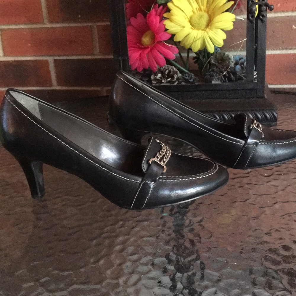 Black Heeled Loafer with Chain Detail